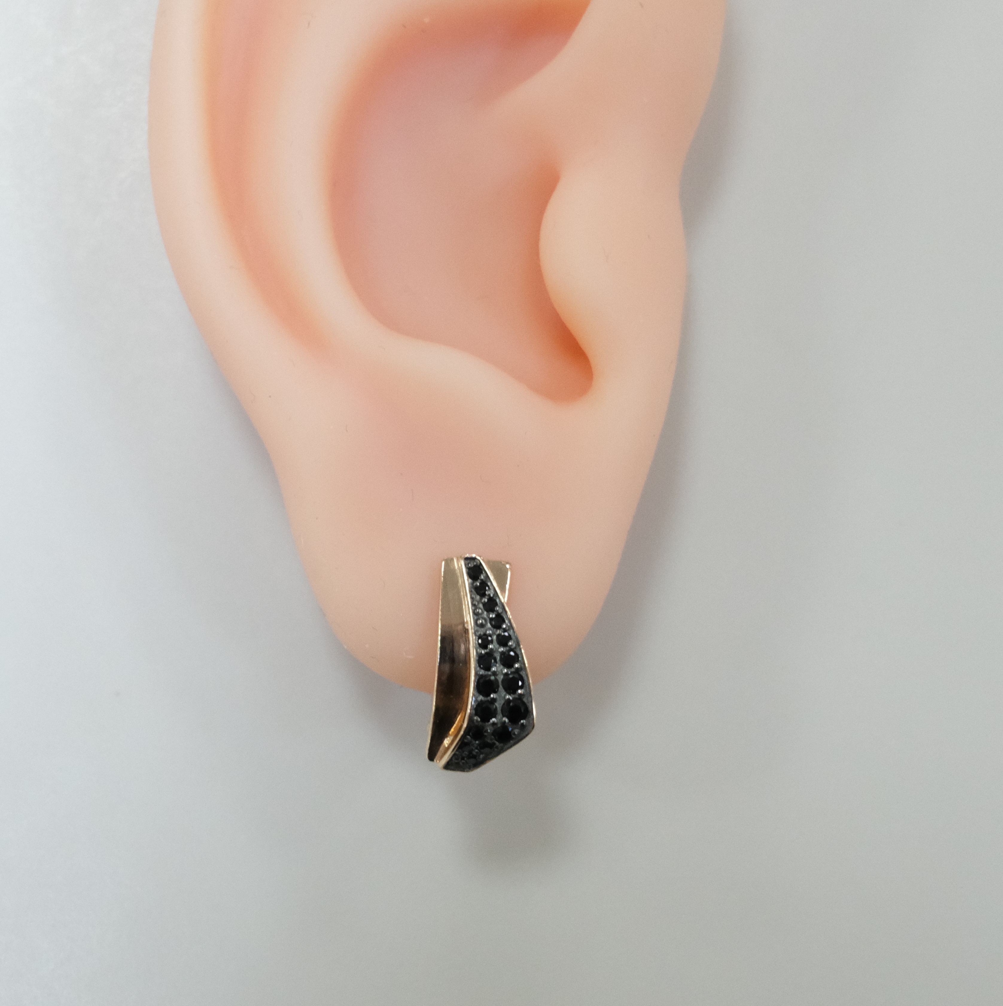 Серебряные серьги со шпинелью